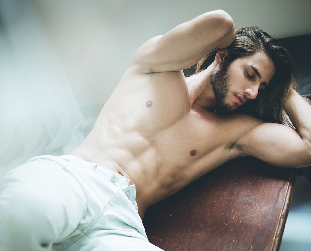 Camboy Seu Príncipe deitado