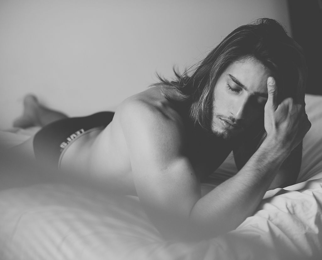 Camboy Seu Príncipe de bruços