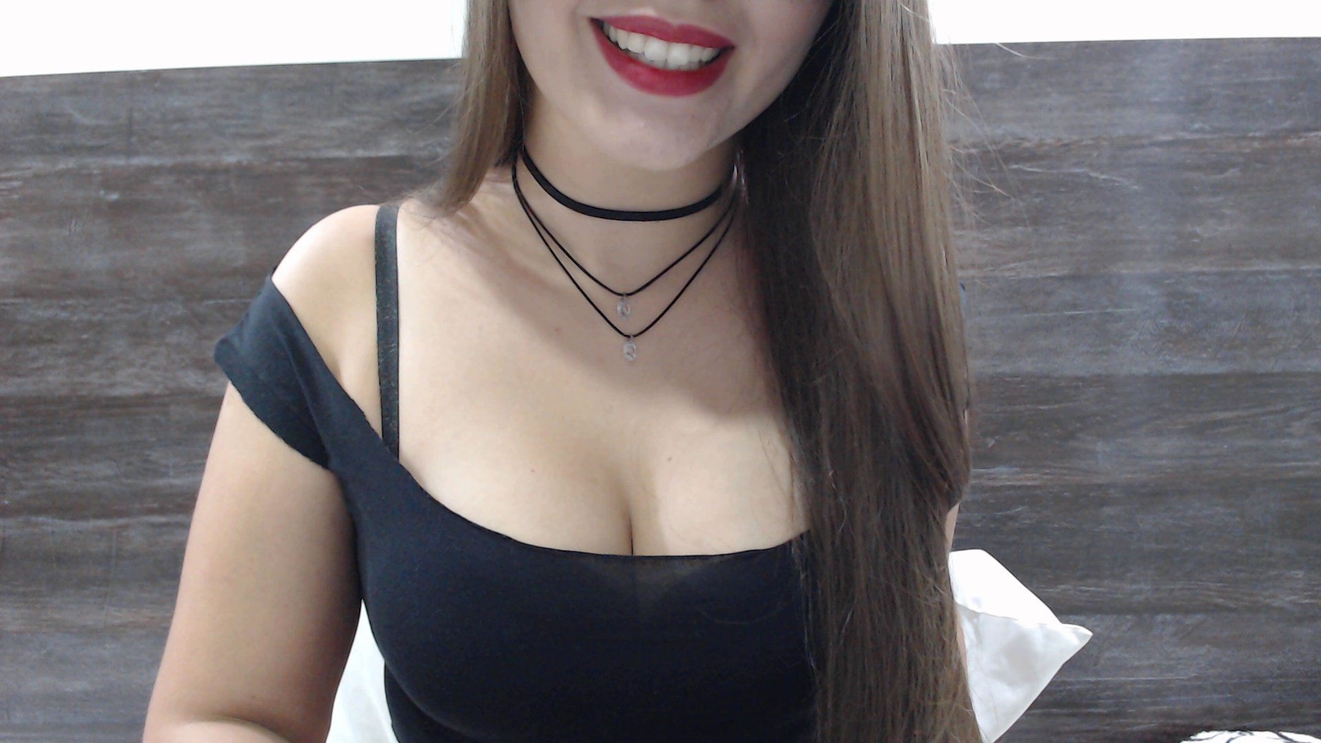 A camgirl Sellena Aretz sorrindo