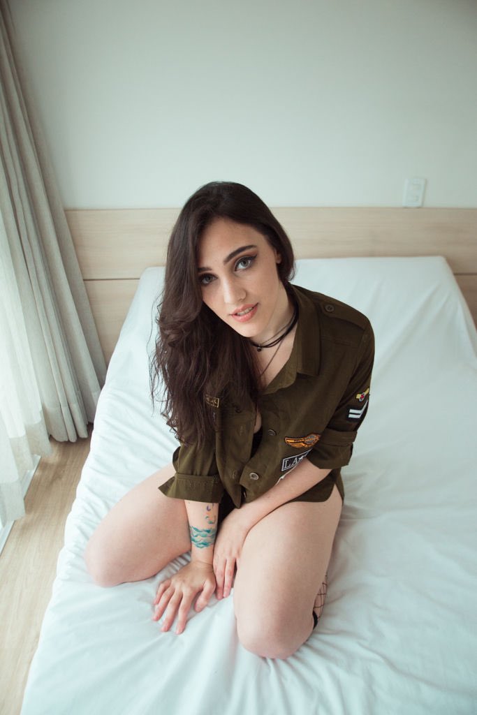 Camgirl Haubgirl na cama