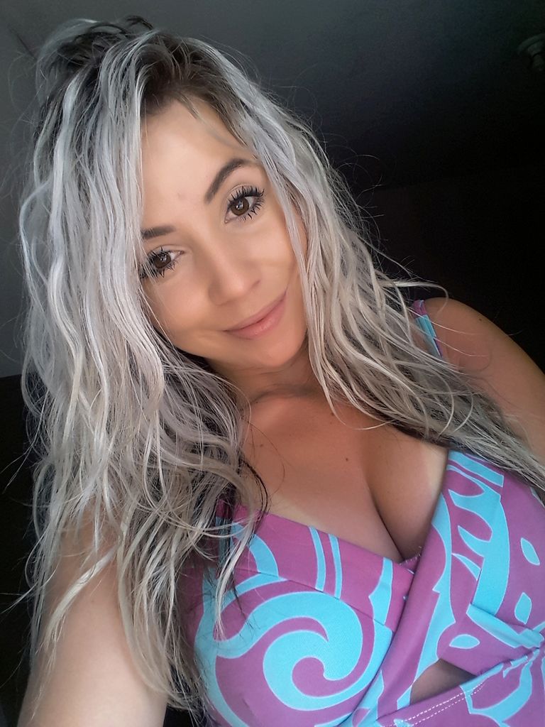 A camgirl Nicollety 23