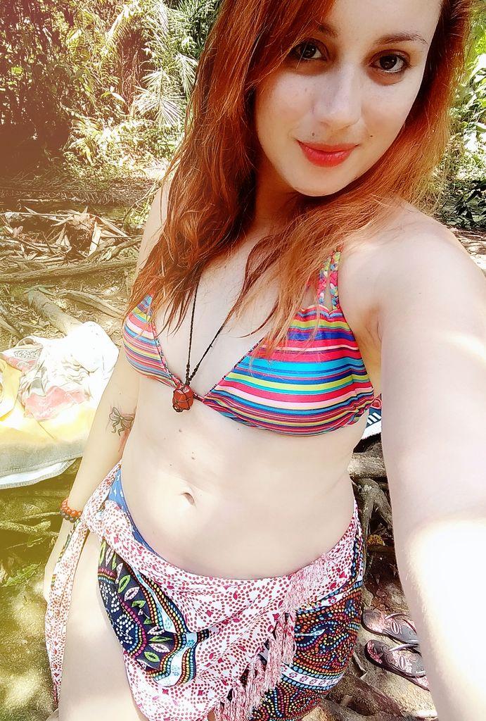 Camgirl Pérola Lins de biquini