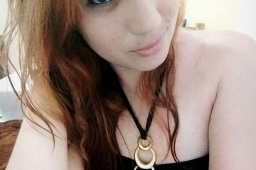 Camgirl ruiva Pérola Lins