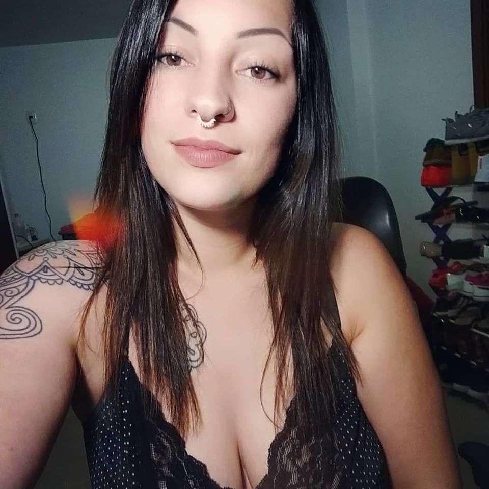 Camgirl Gaucha Gostosa mega decote